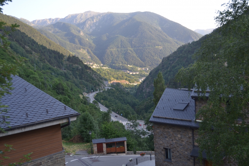 ES VENEN DOS EDIFICIS A MERITXELL, CANILLO.
