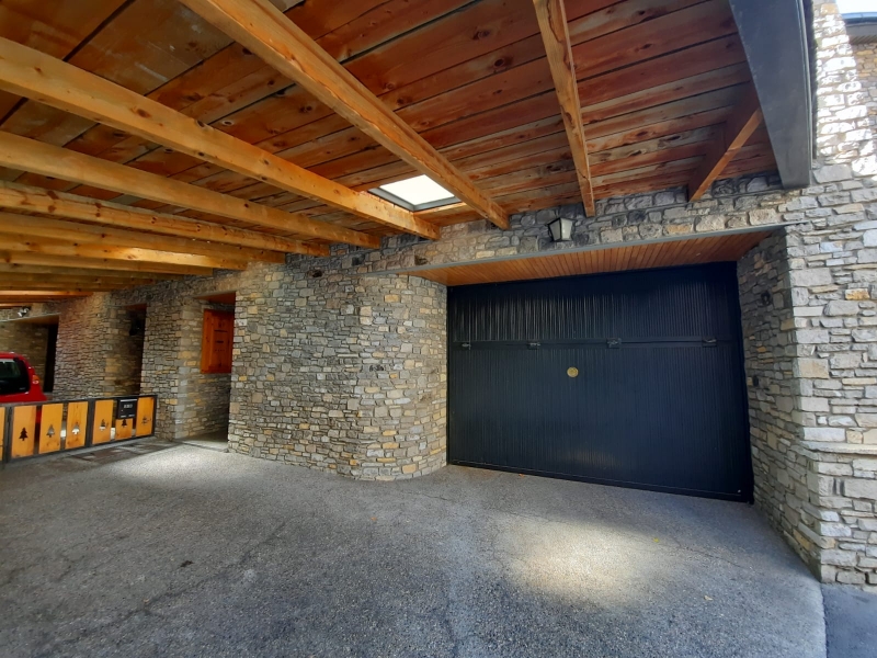 ES VEN CASA ADOSSADA A ESCALDES, URBANITZACIÓ LA PLANA