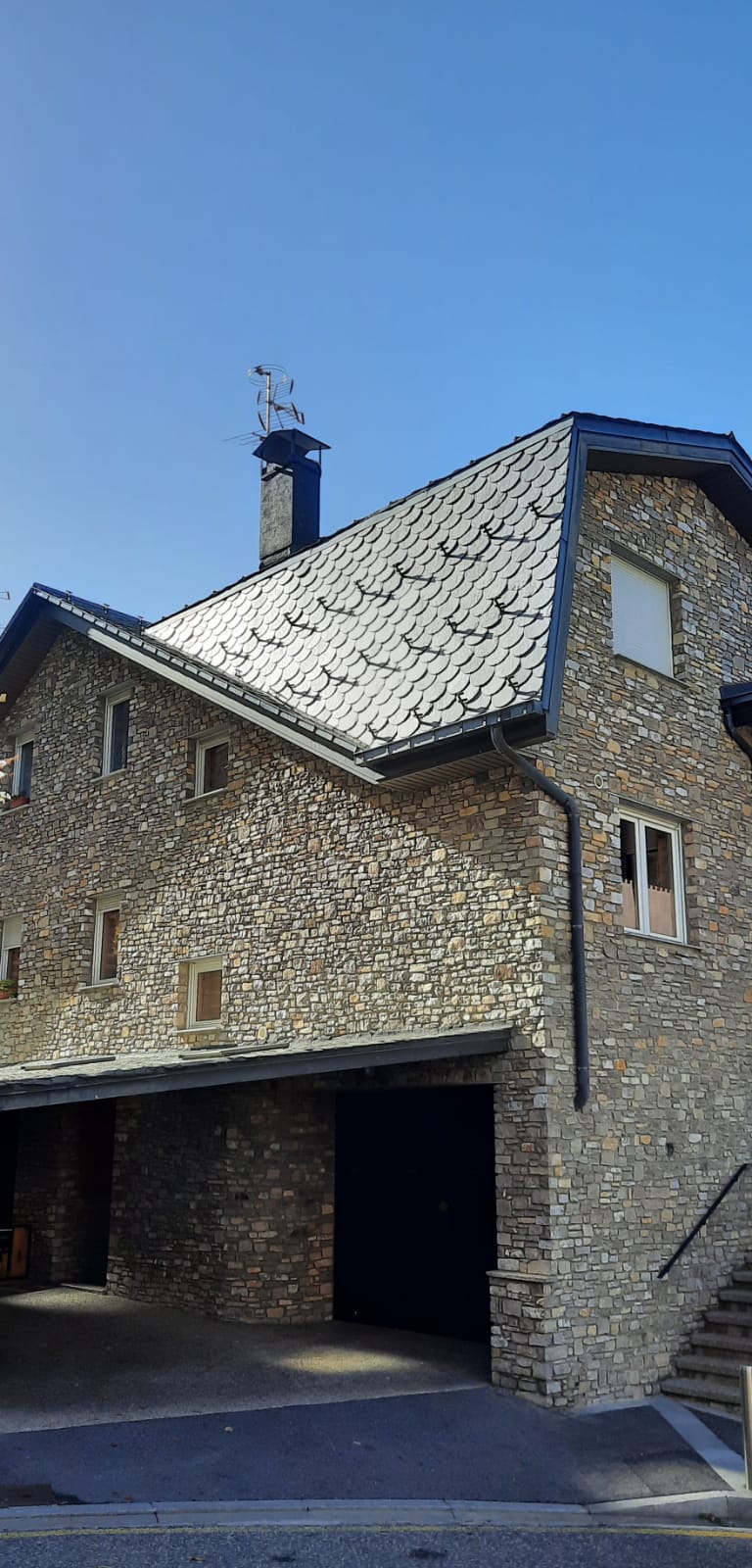 ES VEN CASA ADOSSADA A ESCALDES, URBANITZACIÓ LA PLANA