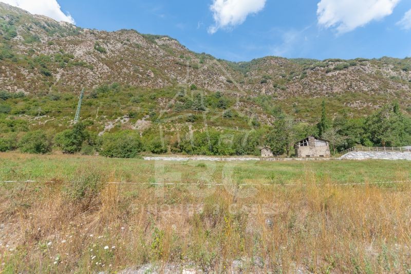 Terreny per comprar situat en la carretera General