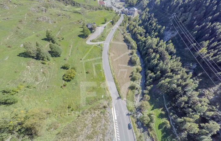 Ample parcel·la de terreny per comprar situat a R