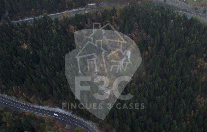 Idònia parcel·la de compra en el sector esquiabl