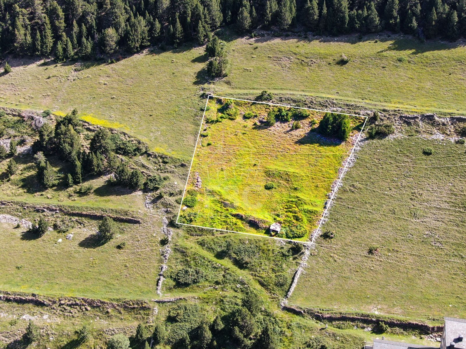 Magnífic terreny de 1.536 m², idealment situat a