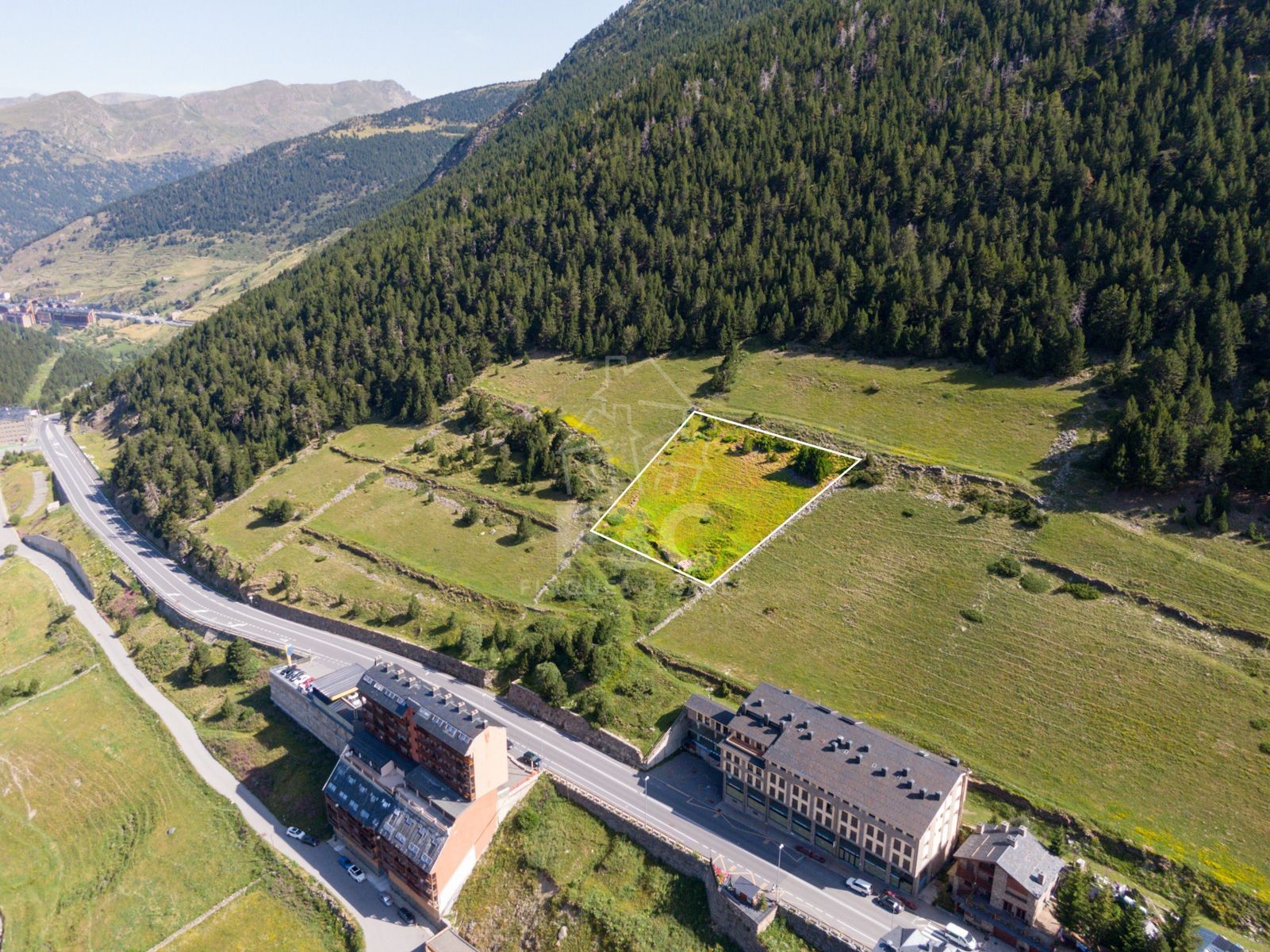 Magnífic terreny de 1.536 m², idealment situat a