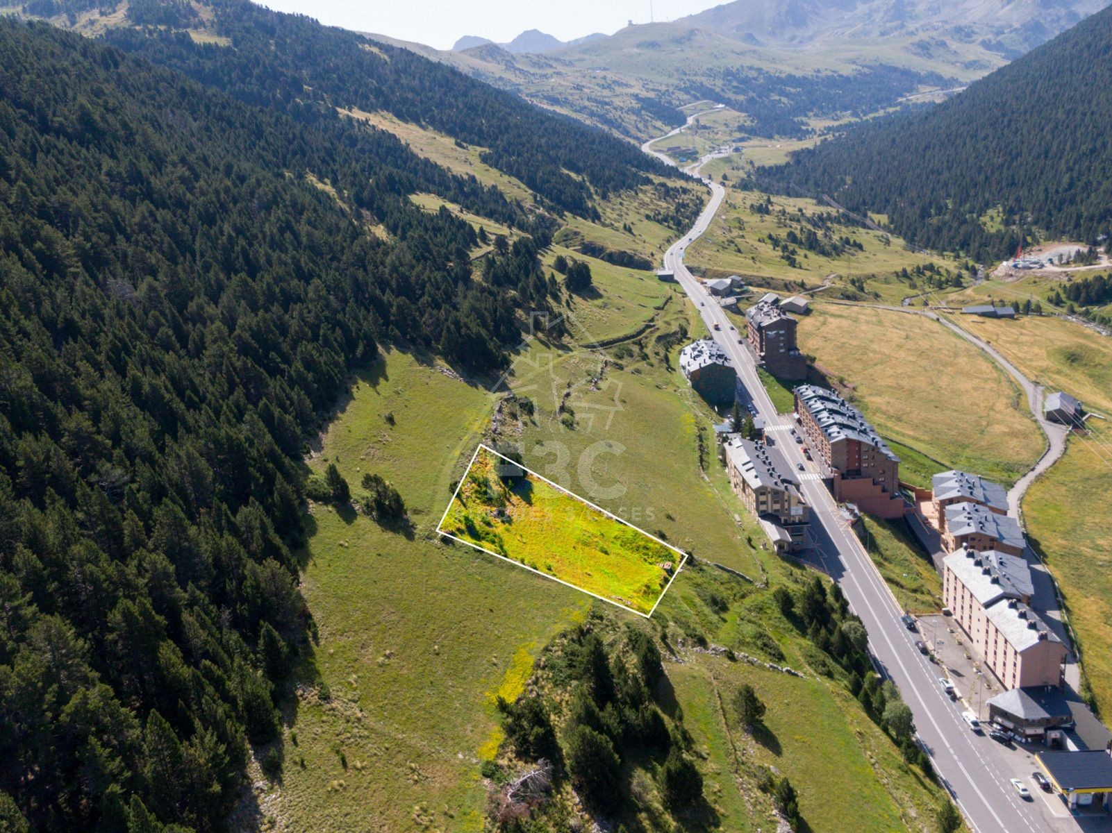 Magnífic terreny de 1.536 m², idealment situat a