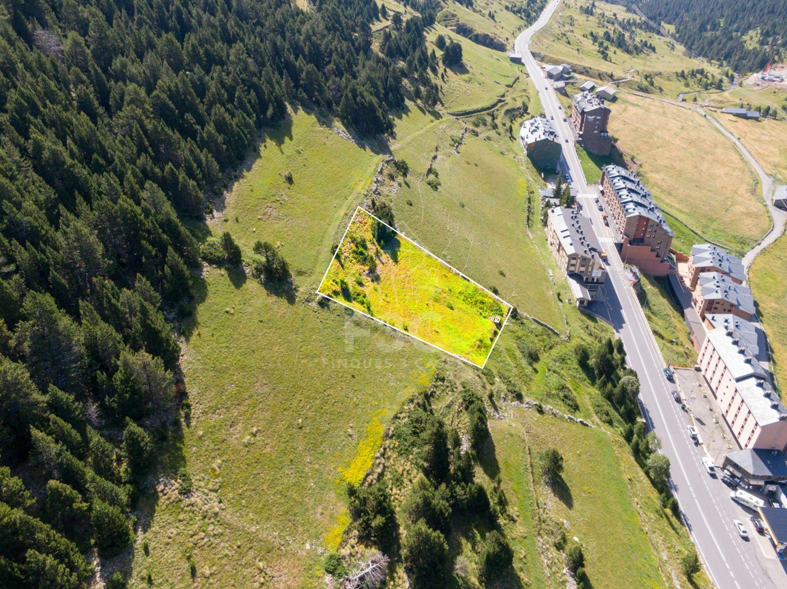 Magnífic terreny de 1.536 m², idealment situat a