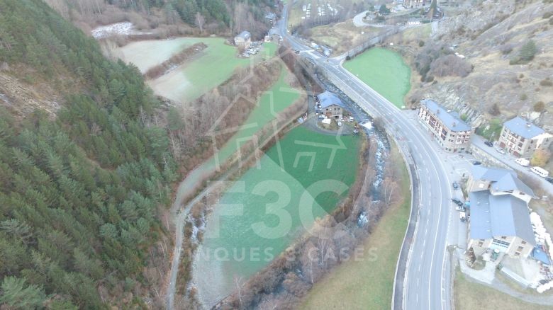 Parcel·la d'un total de 605 m2 per comprar, situ