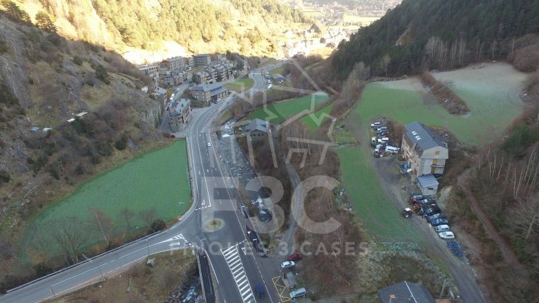 Parcel·la d'un total de 605 m2 per comprar, situ