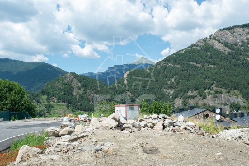 Terreny ubicat a la parròquia d'Ordino, en una z