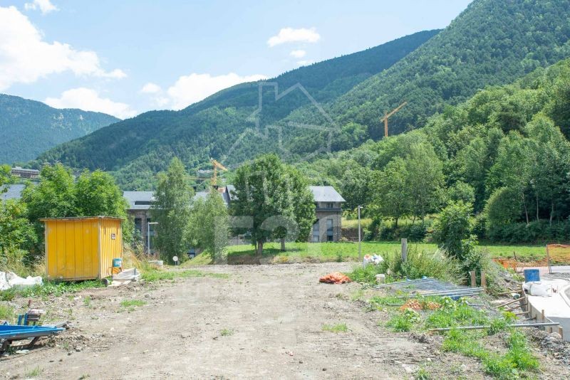 Terreny ubicat a la parròquia d'Ordino, en una z