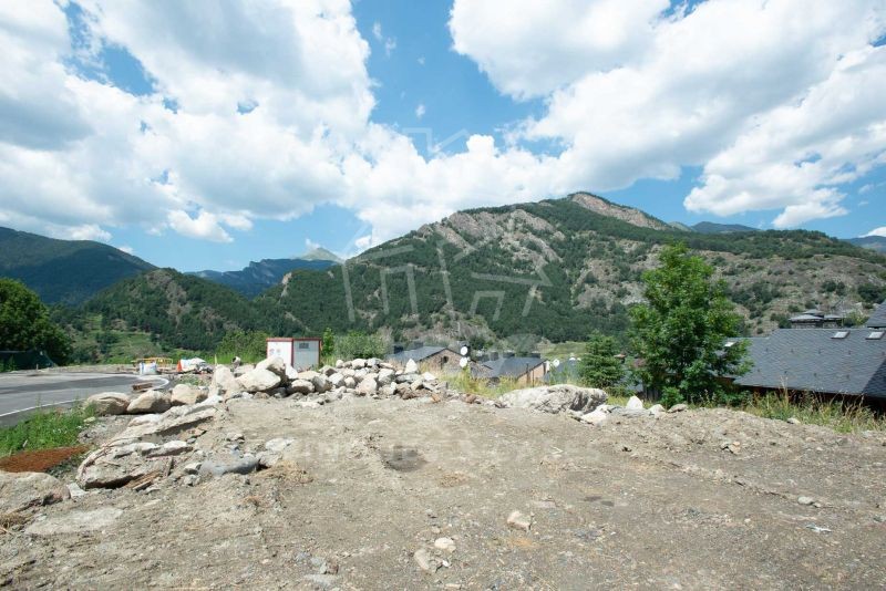 Terreny ubicat a la parròquia d'Ordino, en una z