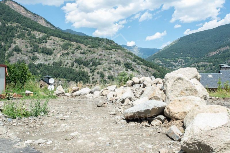 Terreny ubicat a la parròquia d'Ordino, en una z
