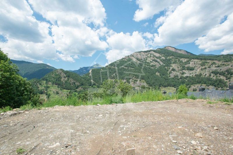 Terreny ubicat a la parròquia d'Ordino, en una z