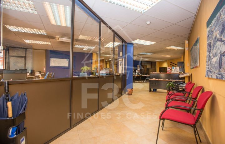 Aquest local comercial en venda s'ubica a Encamp,