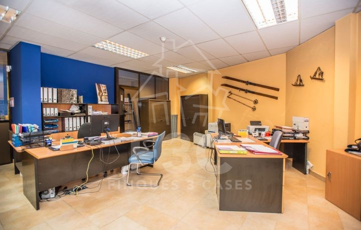 Aquest local comercial en venda s'ubica a Encamp,