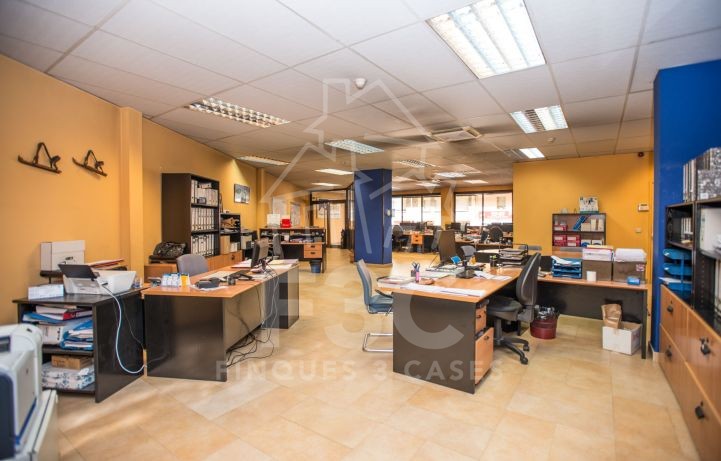 Aquest local comercial en venda s'ubica a Encamp,