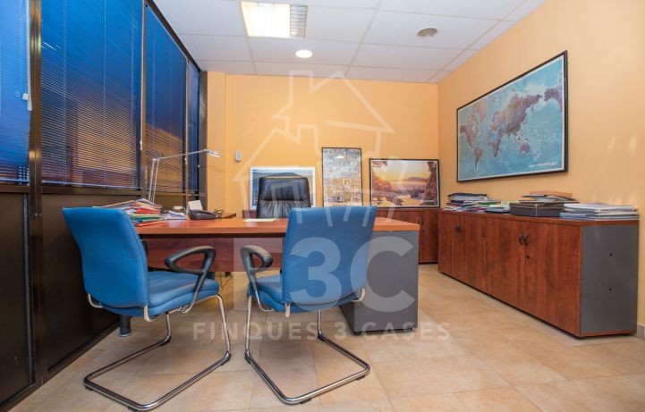 Aquest local comercial en venda s'ubica a Encamp,