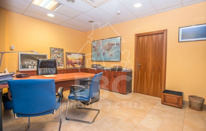 Aquest local comercial en venda s'ubica a Encamp,