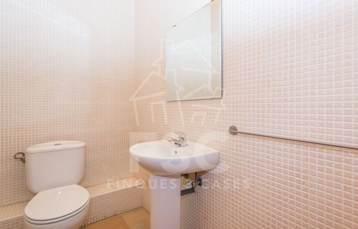 Aquest local comercial en venda s'ubica a Encamp,