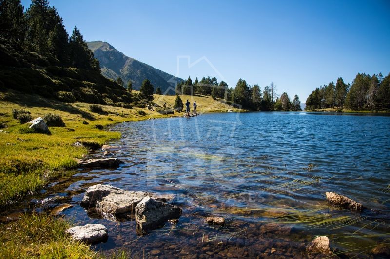 Aquest local comercial en venda s'ubica a Encamp,