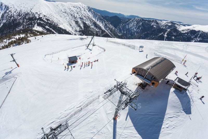 Aquest local comercial en venda s'ubica a Encamp,