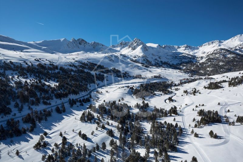 Aquest local comercial en venda s'ubica a Encamp,