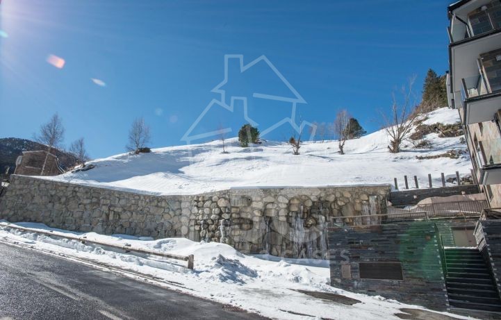 Aquesta fantàstica parcel·la de terreny es troba