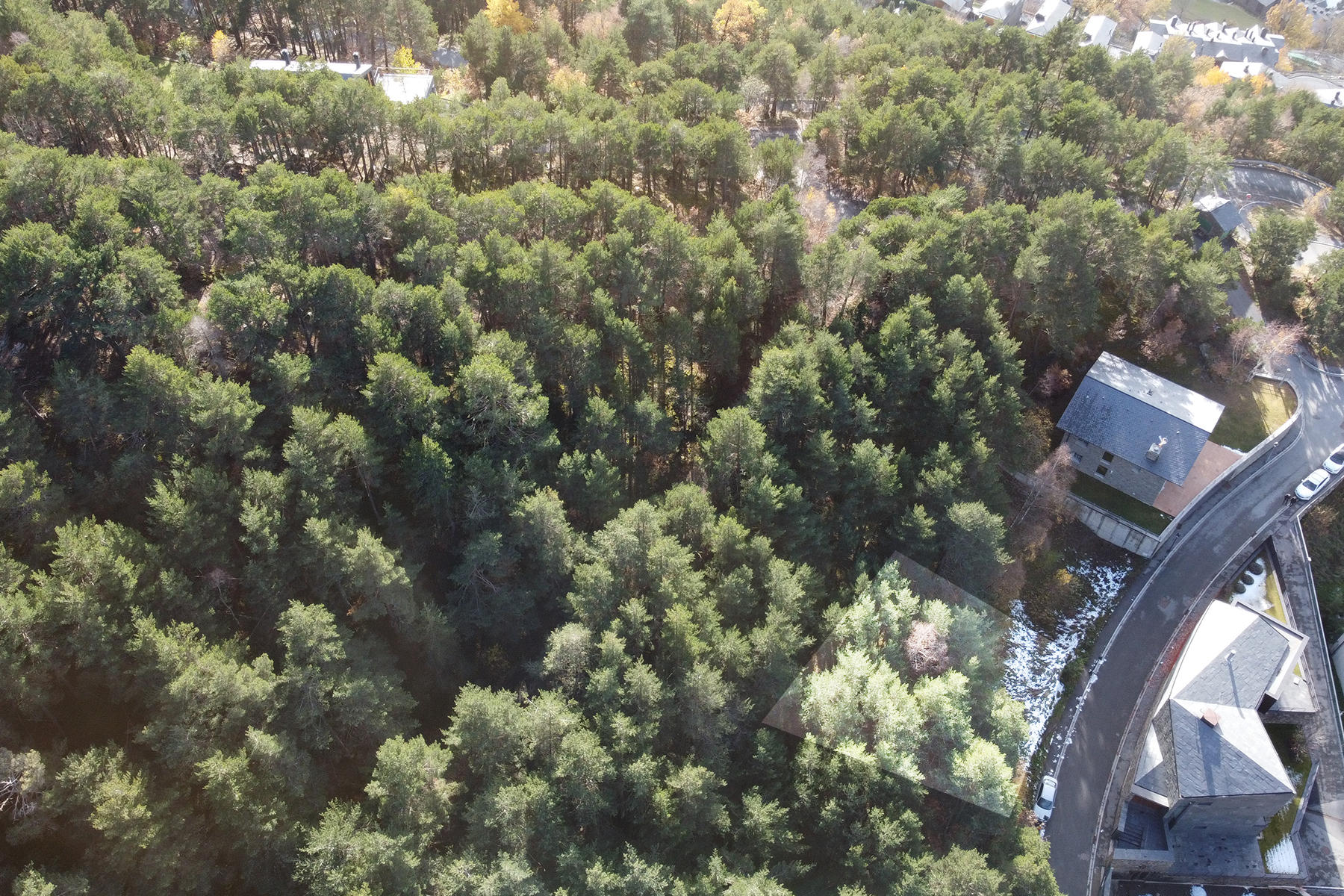 Situat a l'exclusiva urbanització de Plana Morel