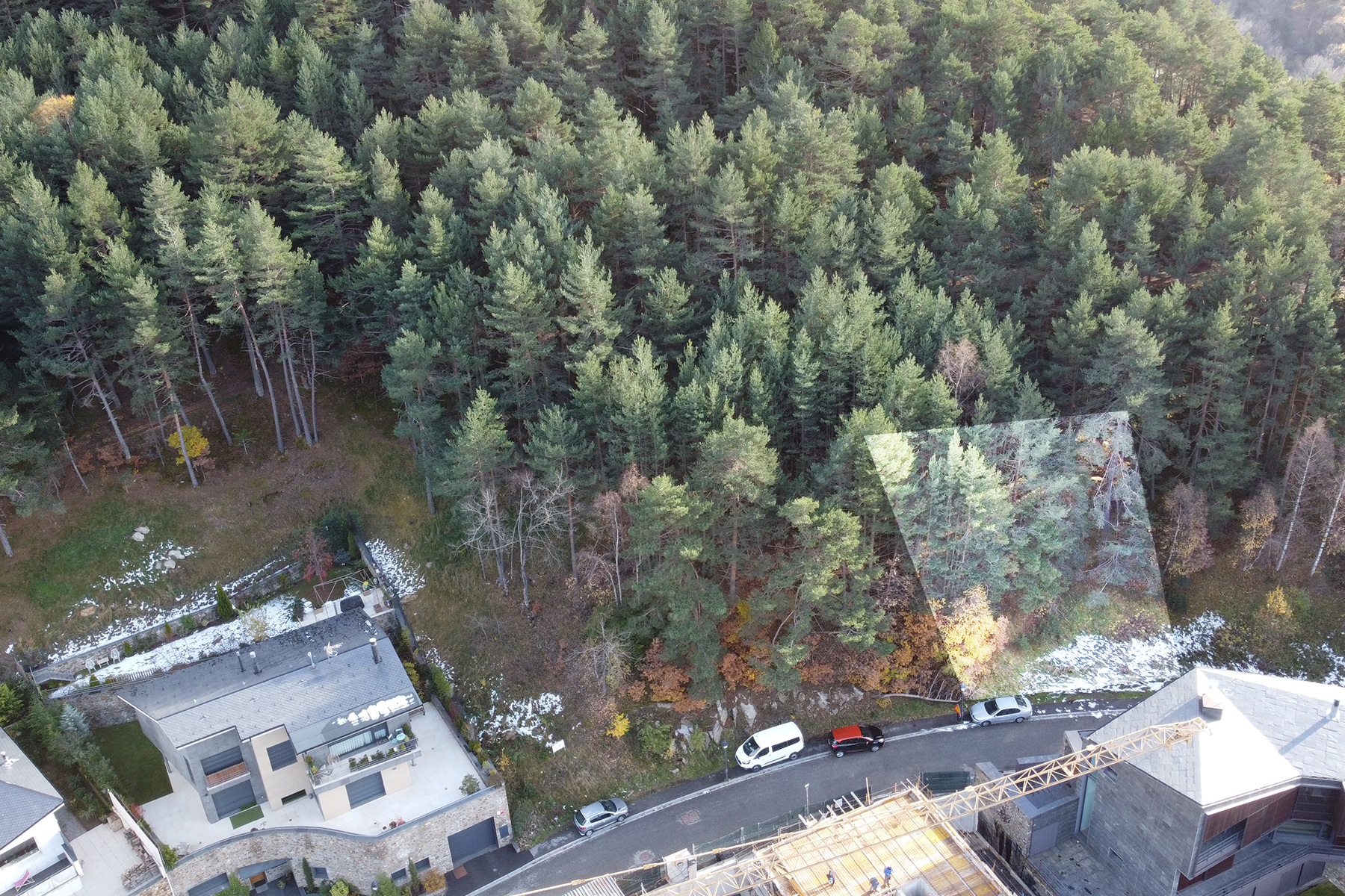 Situat a l'exclusiva urbanització de Plana Morel