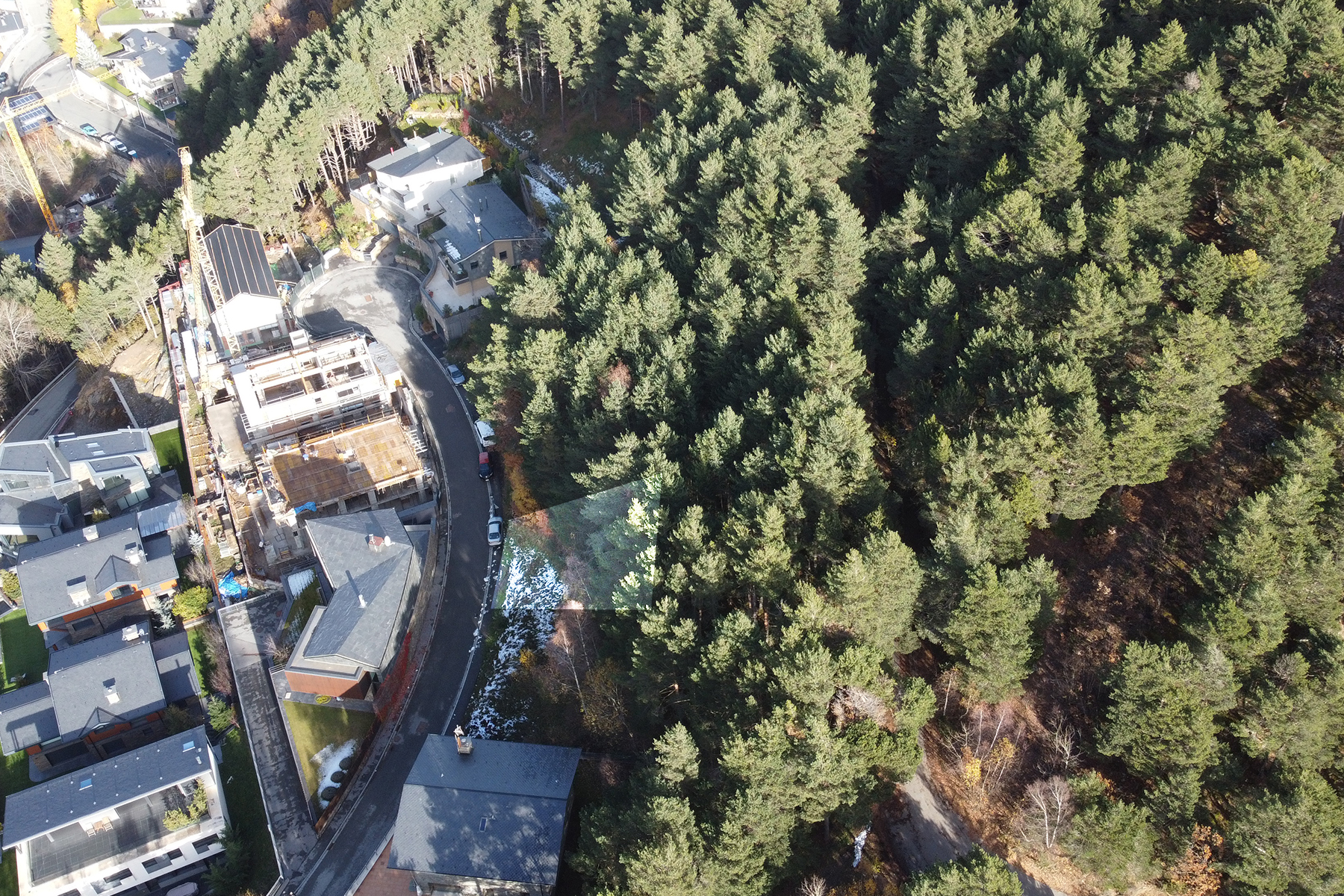 Situat a l'exclusiva urbanització de Plana Morel