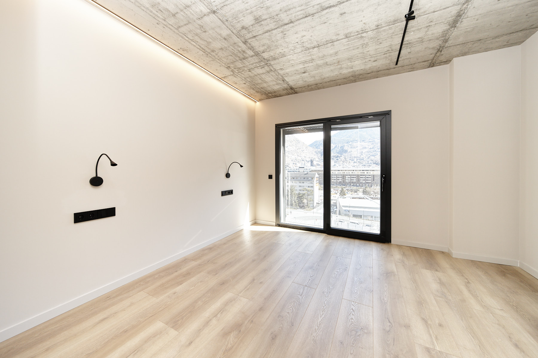 Elegant àtic de 238 m² de nova construcció disp