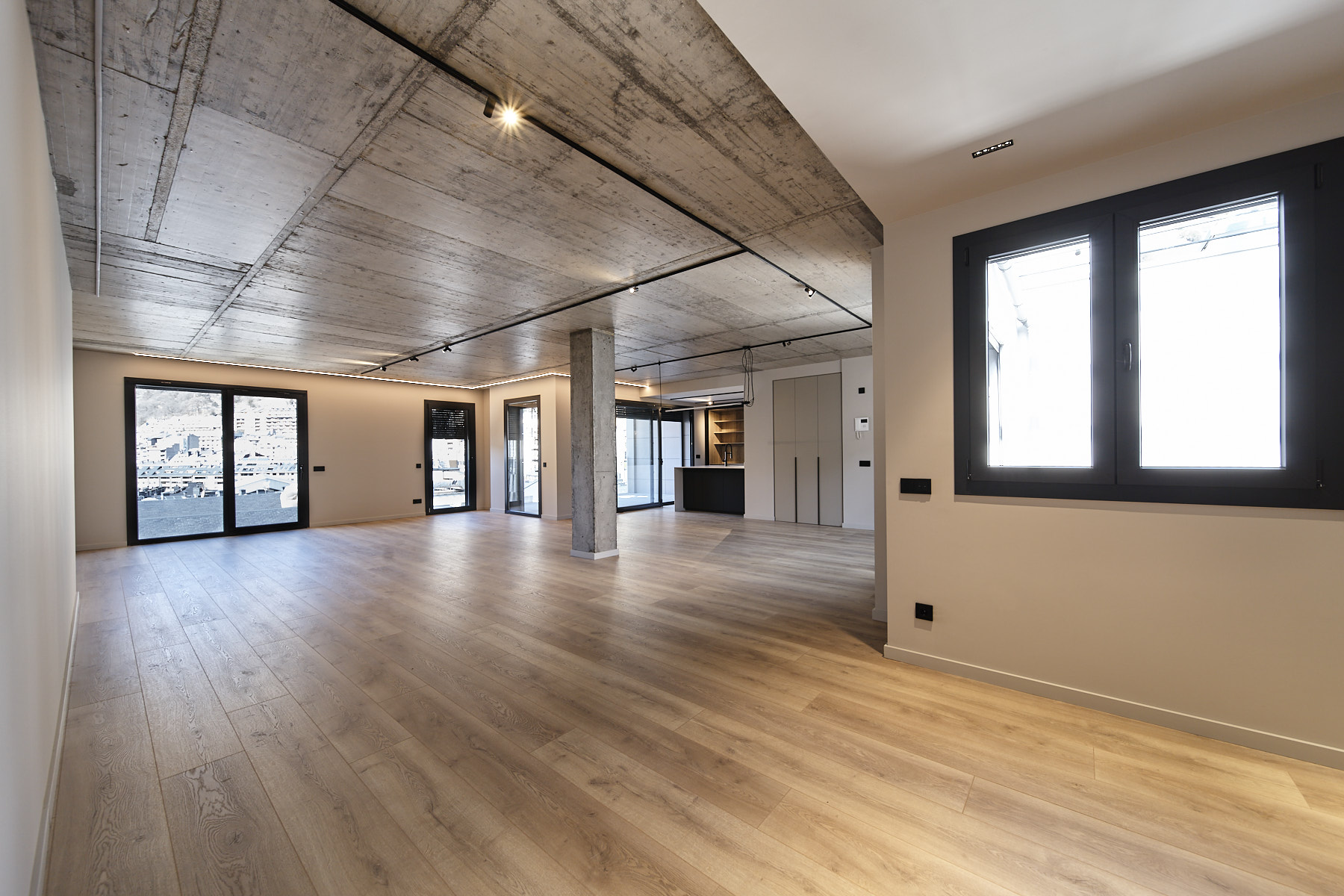 Elegant àtic de 238 m² de nova construcció disp