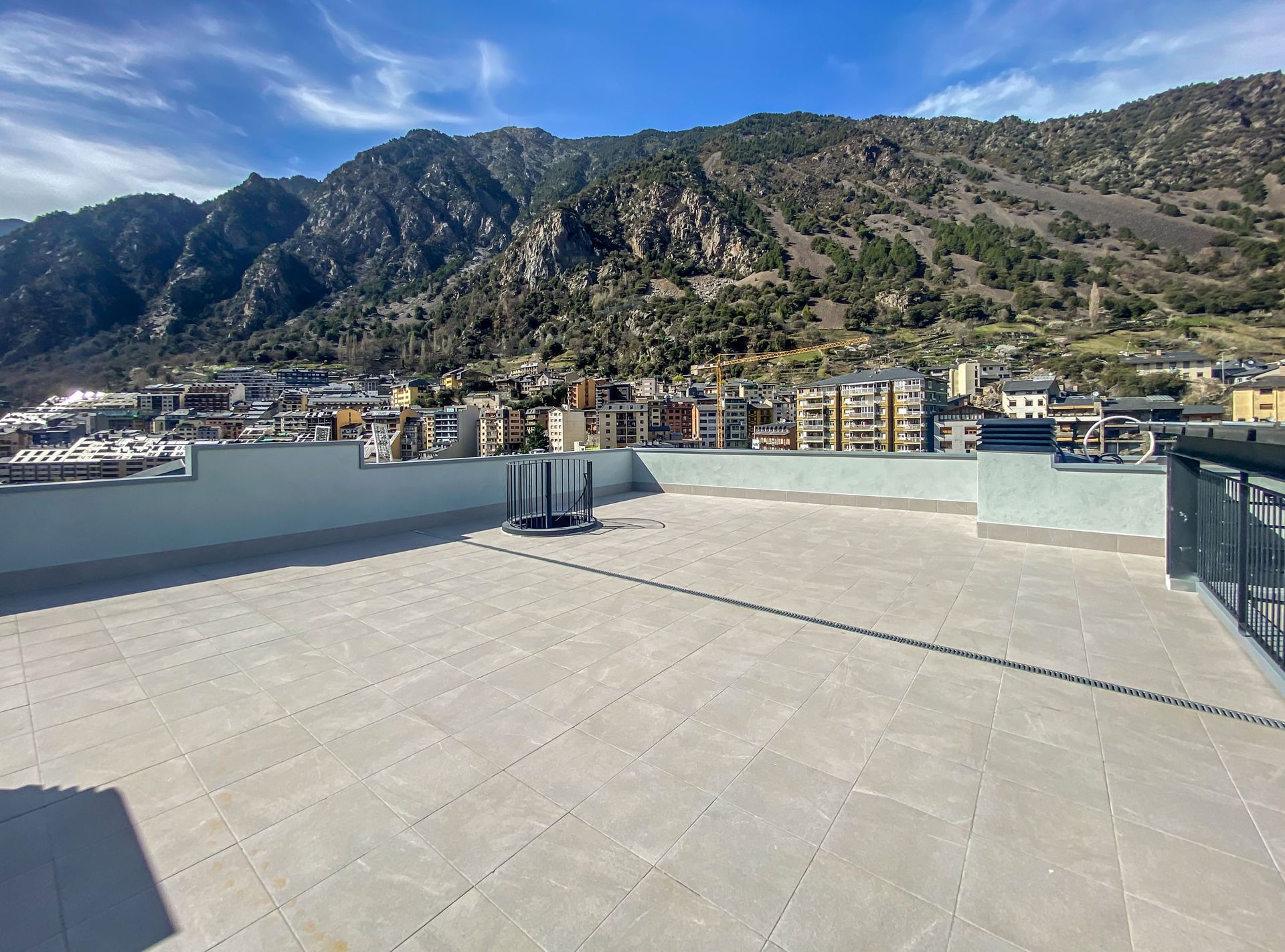 Elegant àtic de 238 m² de nova construcció disp