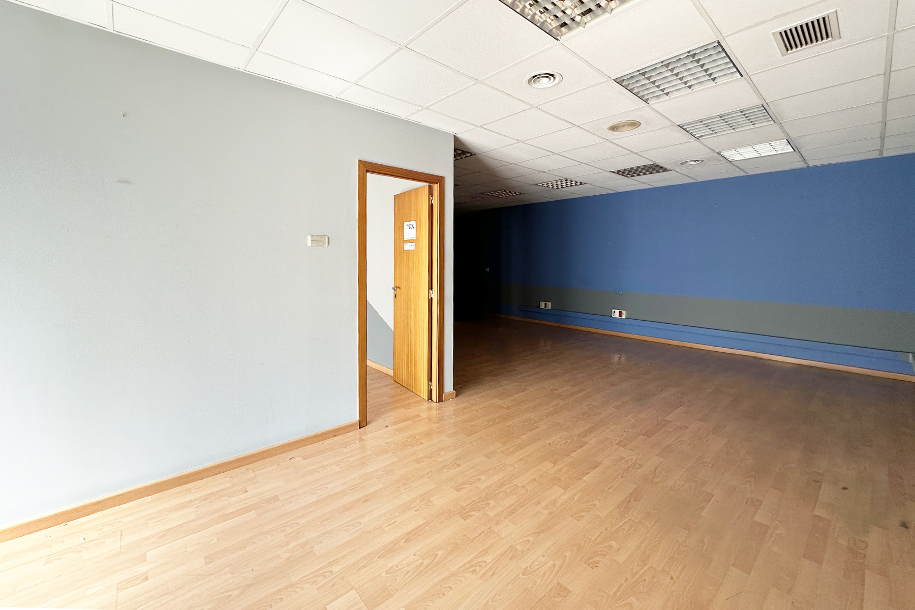 Actualment llogat! Local comercial en venda amb un