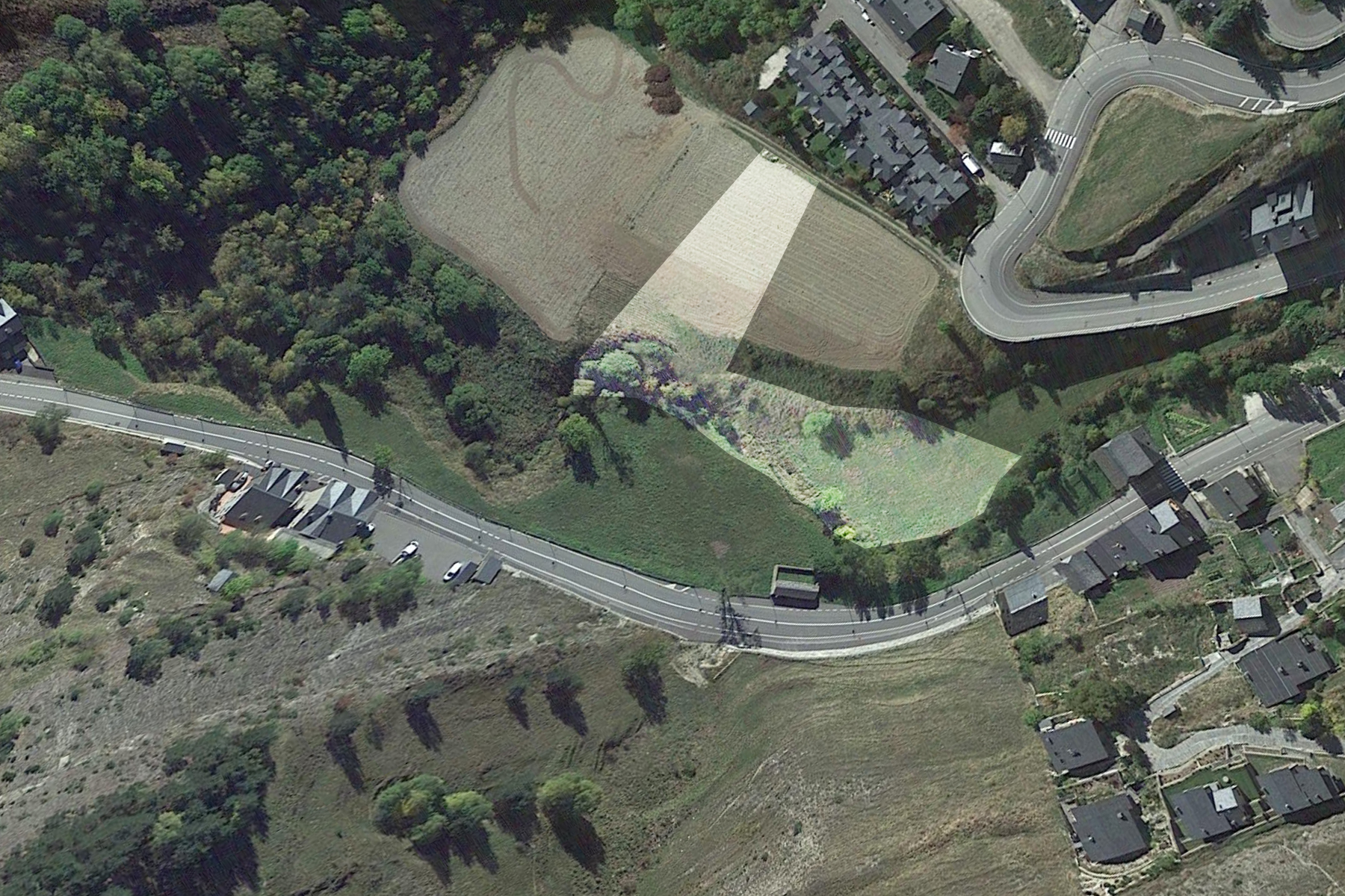 Amb una extensió de 4.556,78 m2, aquest terreny u