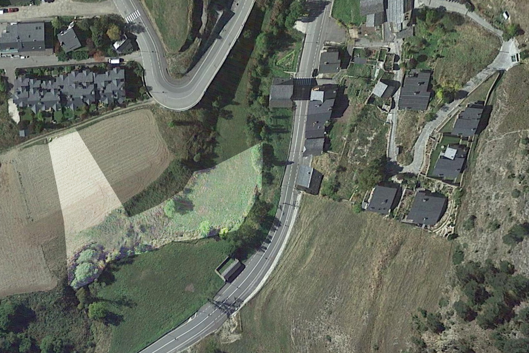 Amb una extensió de 4.556,78 m2, aquest terreny u