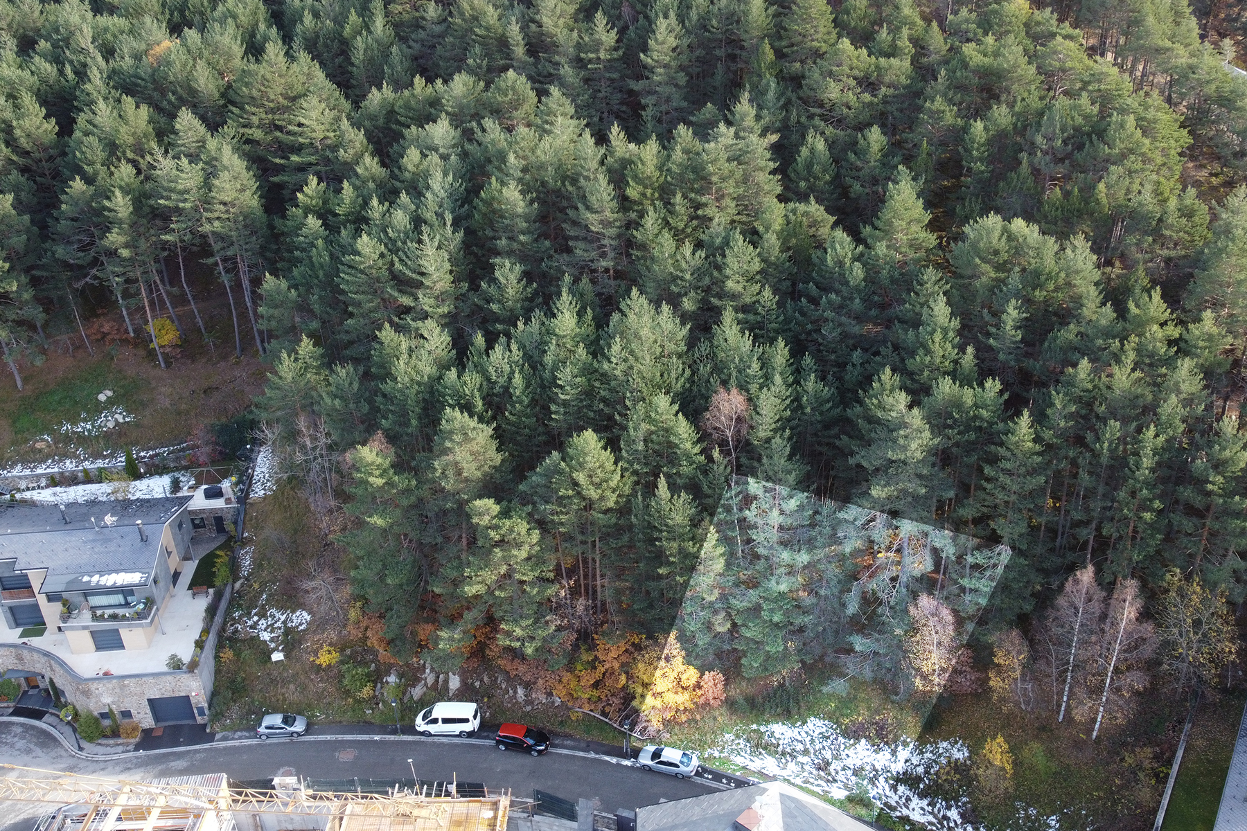 Situat a l'exclusiva urbanització de Plana Morel