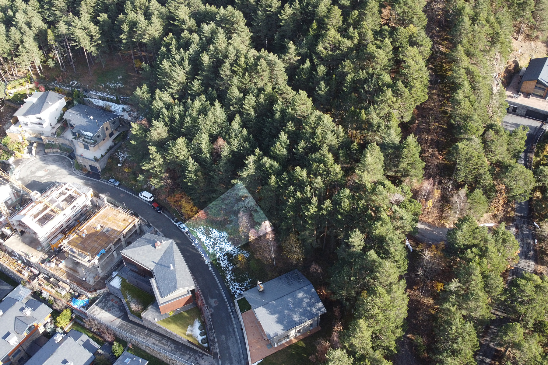 Situat a l'exclusiva urbanització de Plana Morel