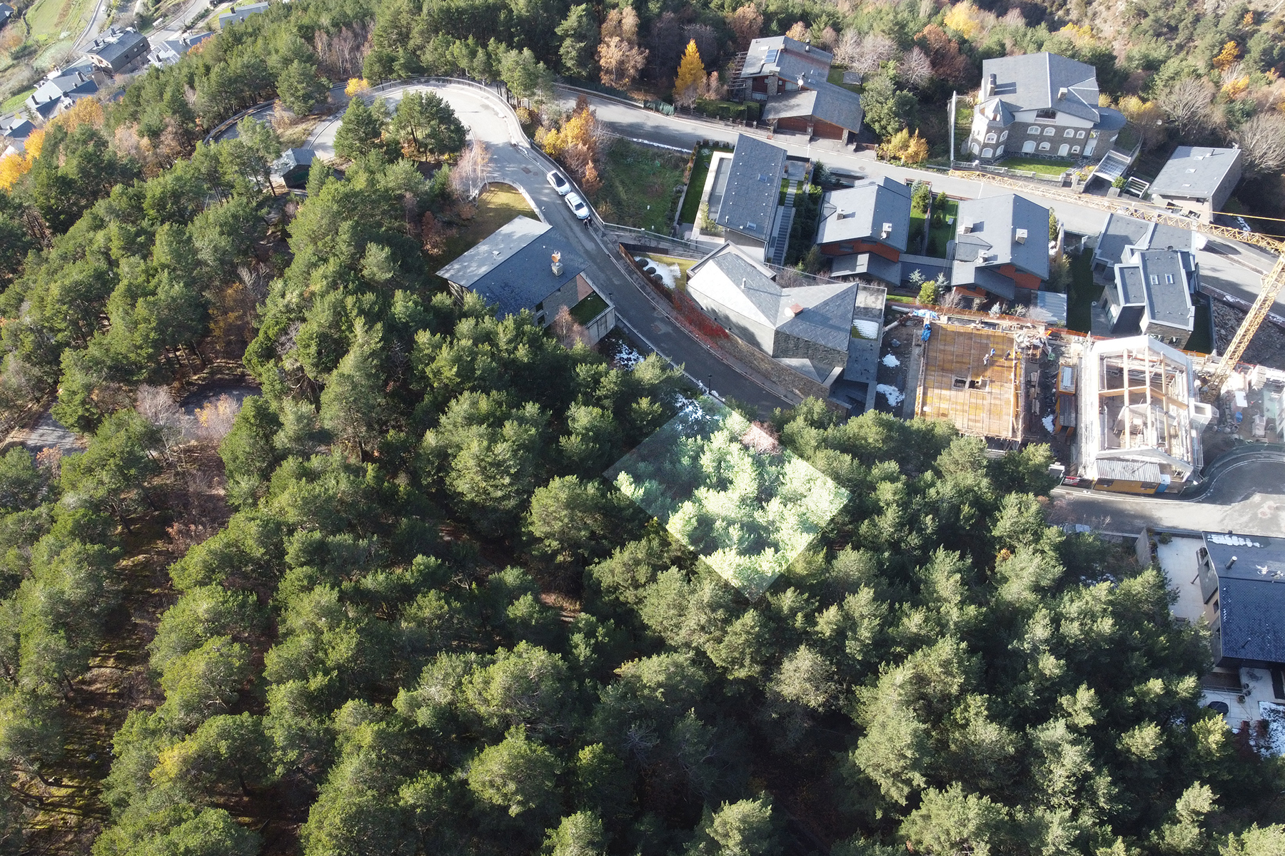 Situat a l'exclusiva urbanització de Plana Morel