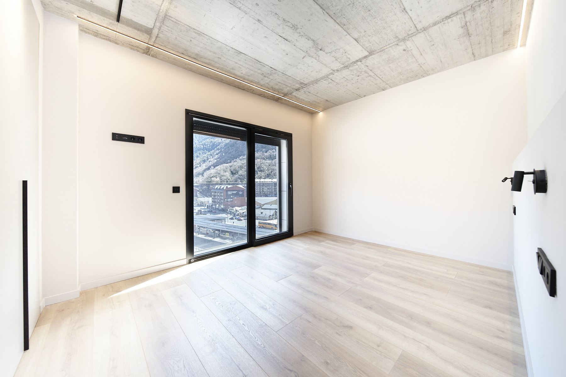 Elegant àtic de 238 m² de nova construcció disp