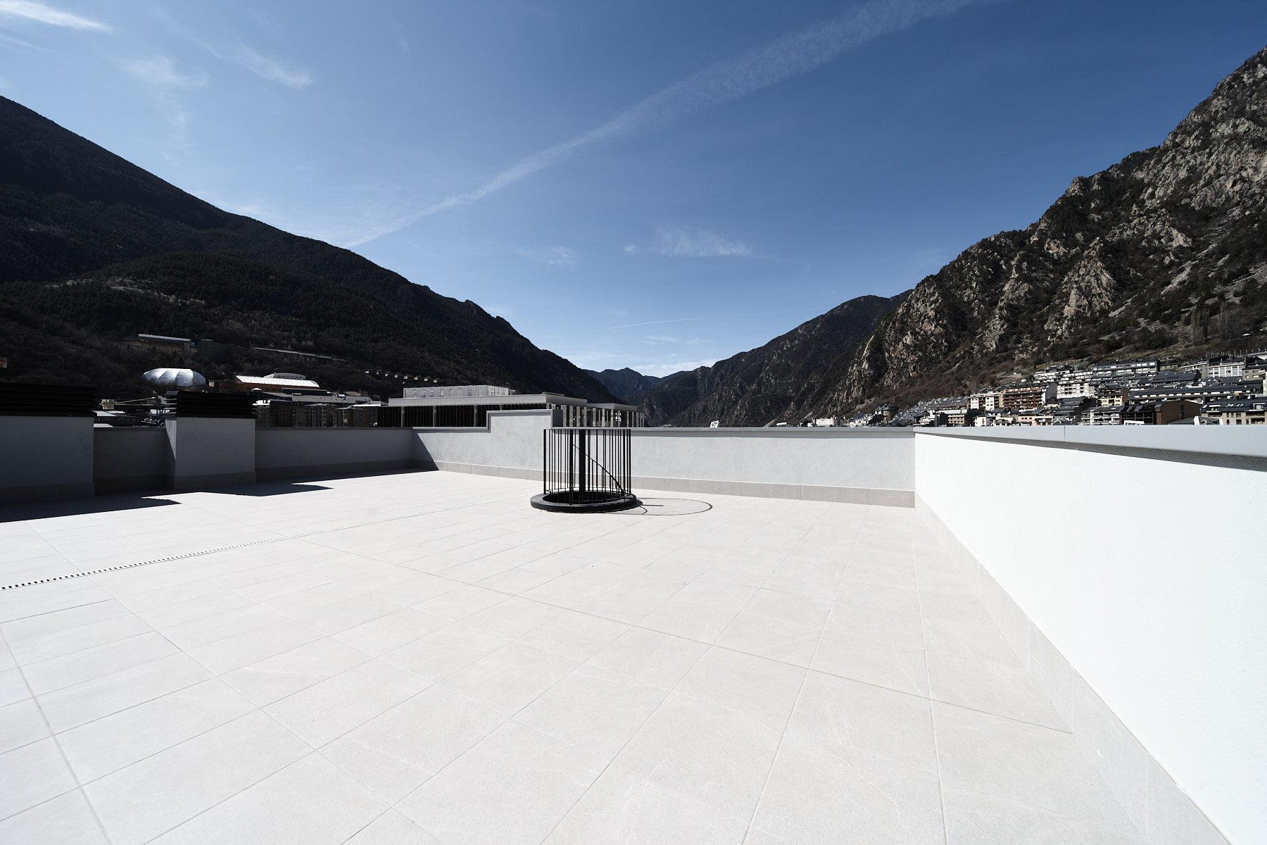 Elegant àtic de 238 m² de nova construcció disp