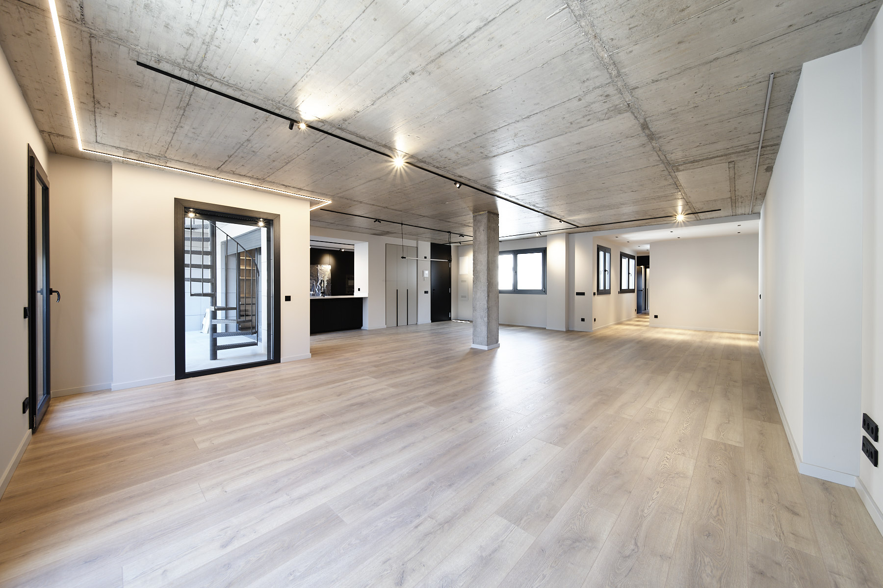 Elegant àtic de 238 m² de nova construcció disp