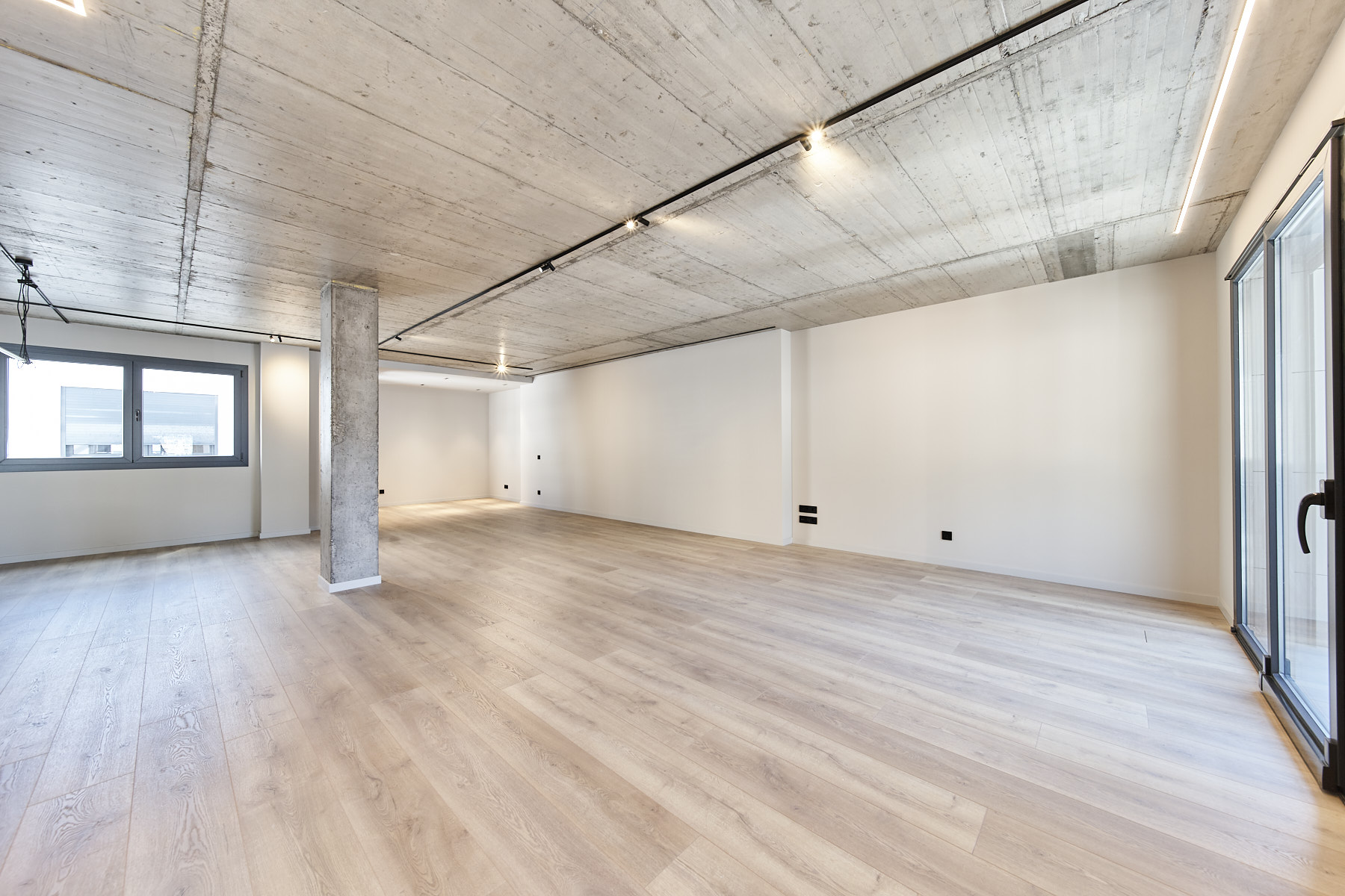 Elegant àtic de 238 m² de nova construcció disp