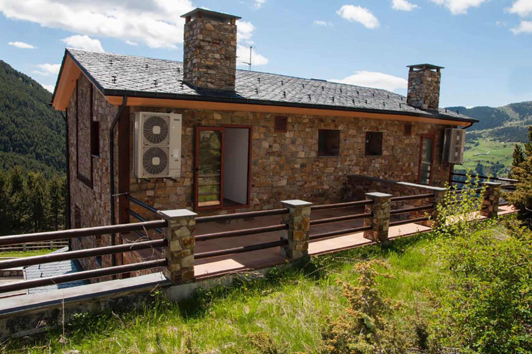 Exclusiva casa adossada de muntanya per a comprar 