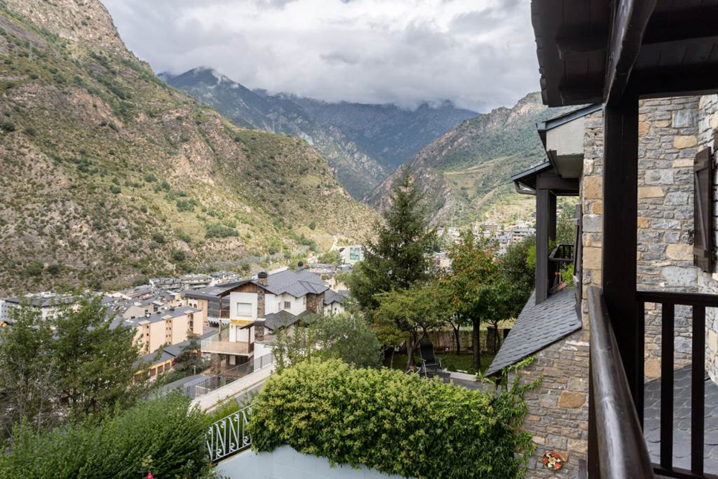 Exclusiva casa adossada, per comprar, a la parròq