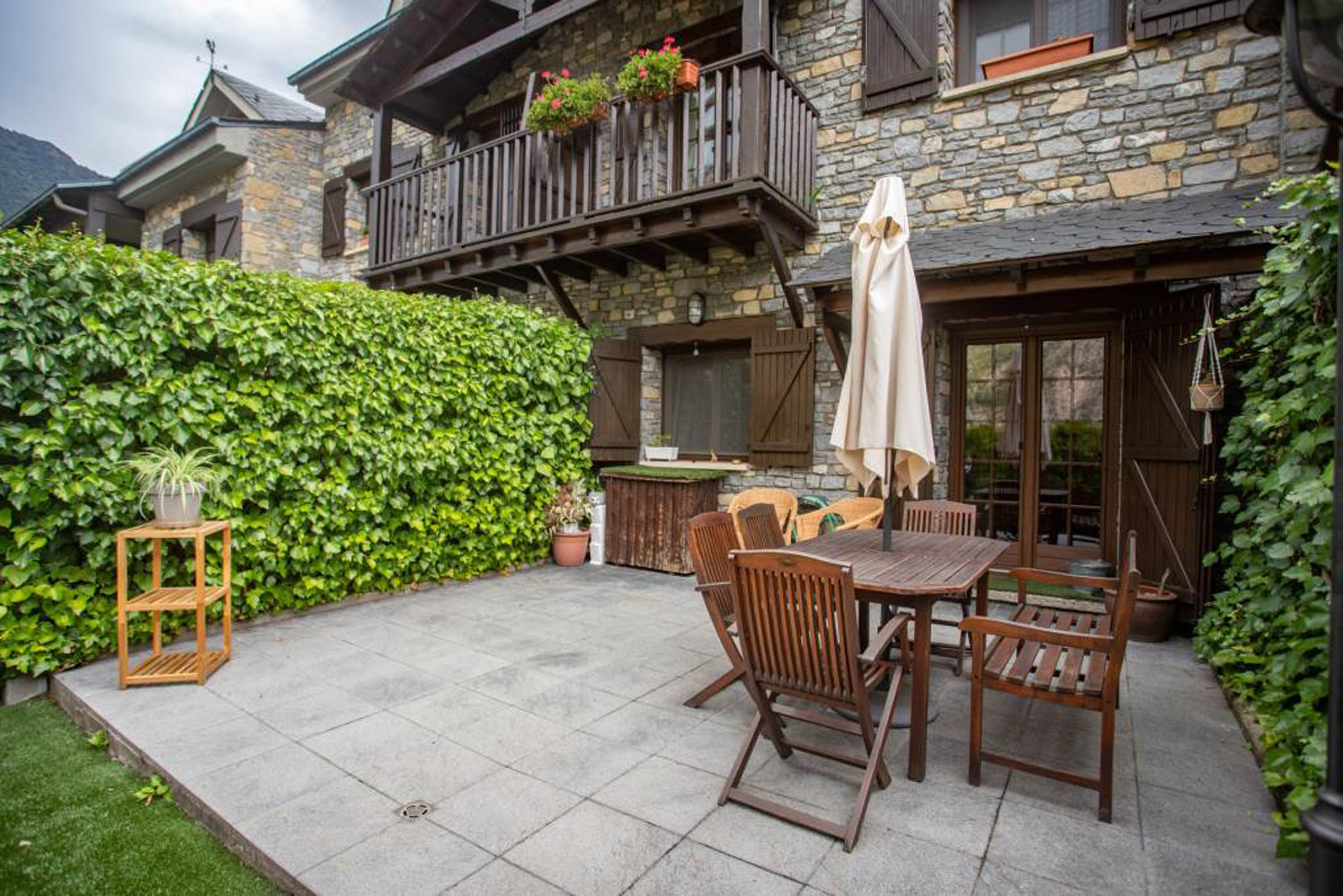 Exclusiva casa adossada, per comprar, a la parròq