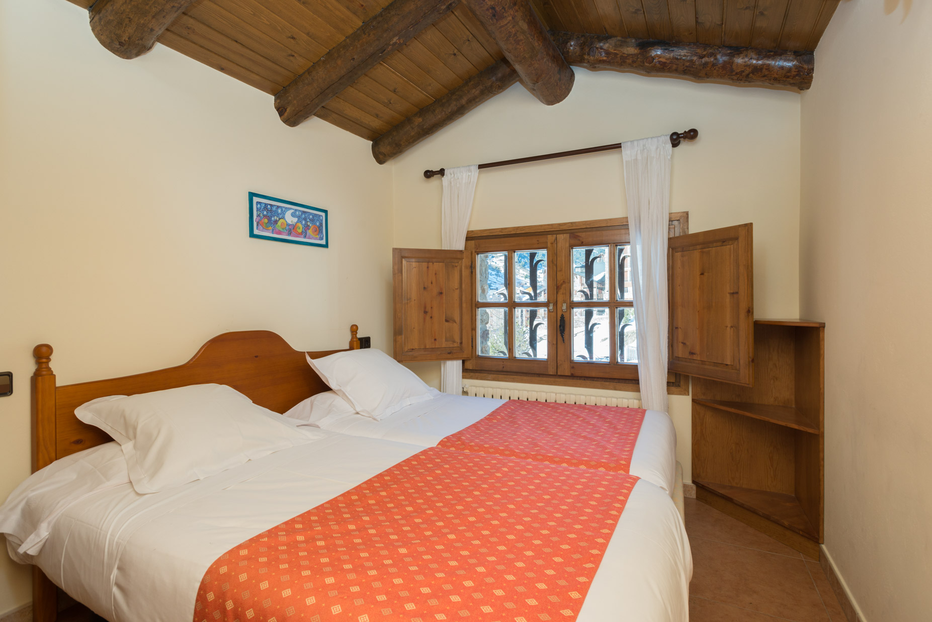 Borda de 883 m2 totalment construïts amb terreny 