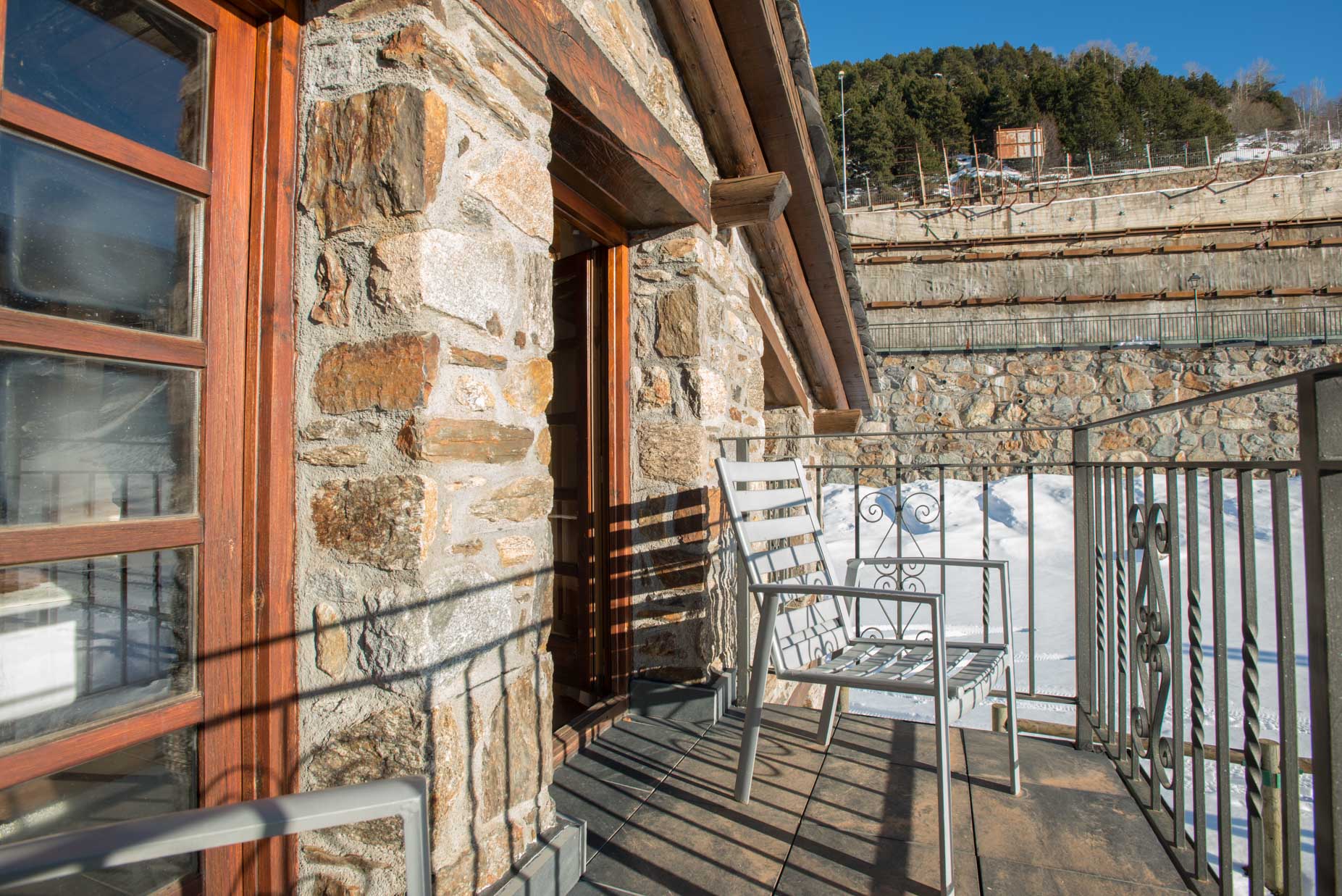 Borda de 883 m2 totalment construïts amb terreny 