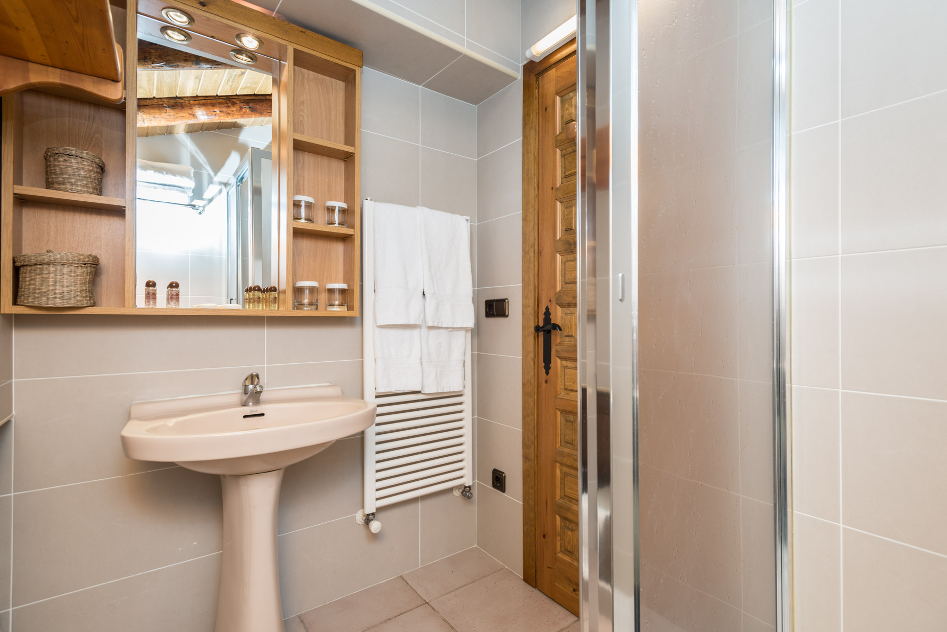 Borda de 883 m2 totalment construïts amb terreny 