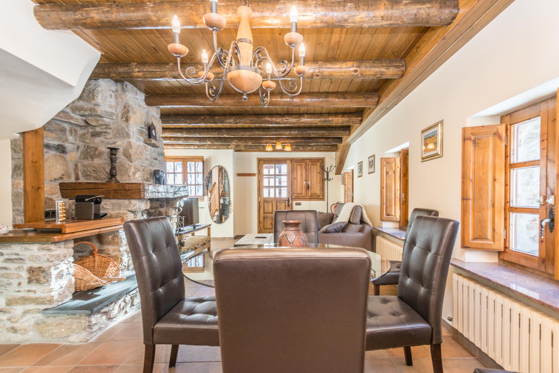 Borda de 883 m2 totalment construïts amb terreny 